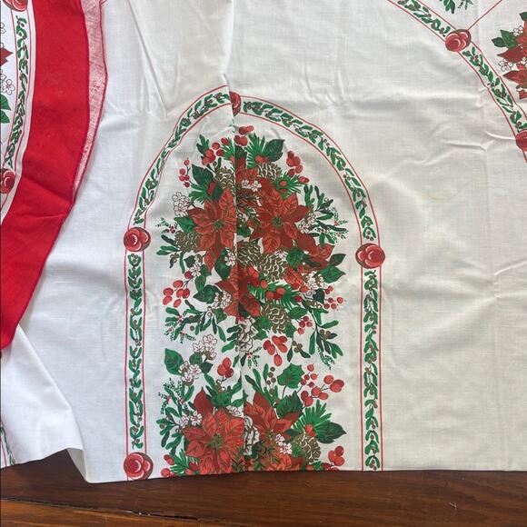 Vintage Oval Christmas Holiday Poinsettia floral print tablecloth - Picture 5 of 6